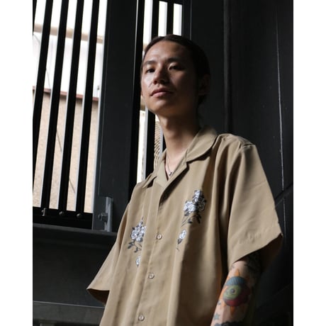 BE-SHARE | Reflect Flower S/S shirts(BEIGE)