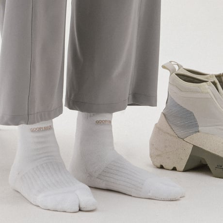 GOOPiMADE |“GSP-01” Logo Tabi Socks(2color)