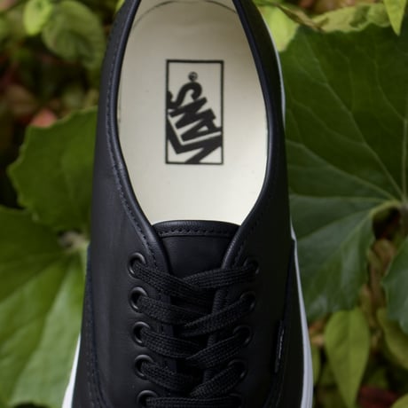 VANS | AUTHENTIC LEATHER (BLACK/TRUE WHITE)