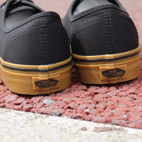 VANS | AUTHENTIC (BLACK/BLACK/GUM)