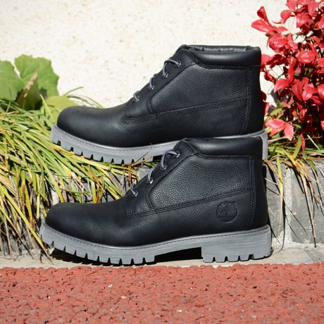 Timberland | MEN'S ROAD TRIP PREMIUM MID WATERPROOF CHUKKA BOOT (BLACK OUT)