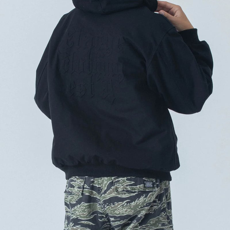 XLARGE | EMBOSSED OLD ENGLISH HOODED WORK JACKE XLARGE | EMBOSSED OLD ENGLISH HOODED WORK JACKE