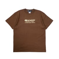 Stand BOWERY / BOWERY FRONT LOGO TEE (BROWN)