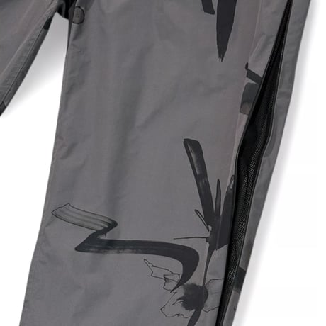 坩堝 (RUTSUBO) |さむばでべるでい DRY TECH PANTS (RUTSUBO×JUN INOUE)(GRAY)