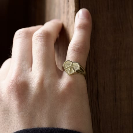 IN-PUT-OUT |Love & Peace Ring (Gold/Brass)