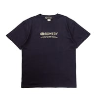 Stand BOWERY / BOWERY FRONT LOGO TEE (NAVY)
