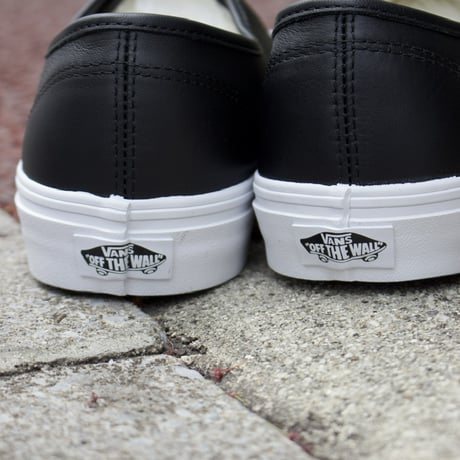 VANS | AUTHENTIC LEATHER (BLACK/TRUE WHITE)