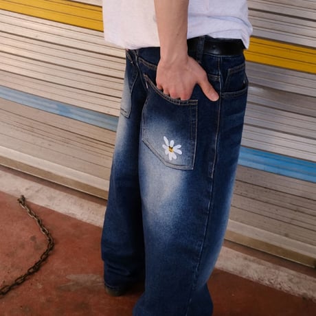 LABROS / Smart Daisy Cat Brush Baggy Jeans (Indigo)