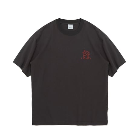 VICTORIA HK / SHARPIE QH S/S TEE (CHARCOAL)