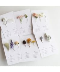 2026年　花と木の実のカレンダー　縦型