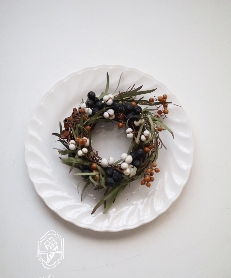 No.4 花と木の実の草花リース | 草花のある暮らし atelier Kanon