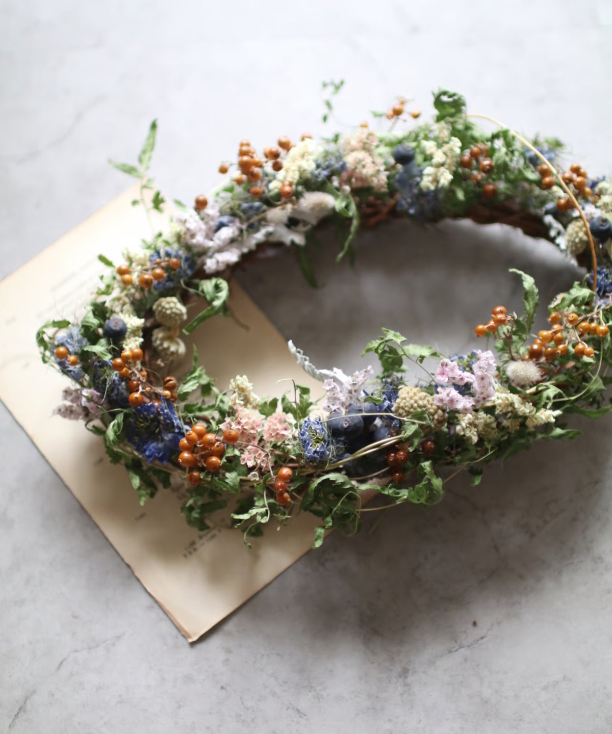 SALE かに草 真夏の草花リース SALE かに草 真夏の草花リース カニ草のドライフラワー .⁠。⁠*