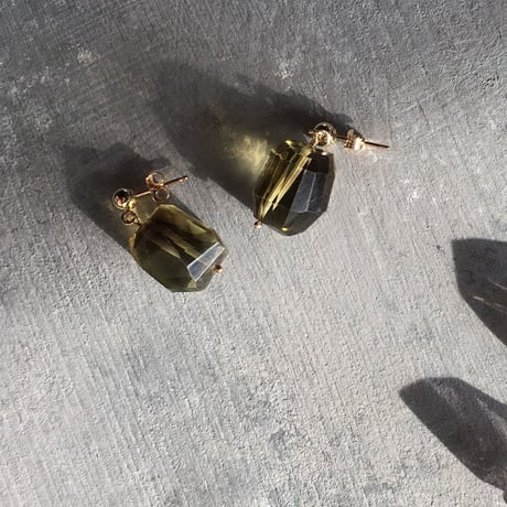 Olive  quartz 14kgf earrings