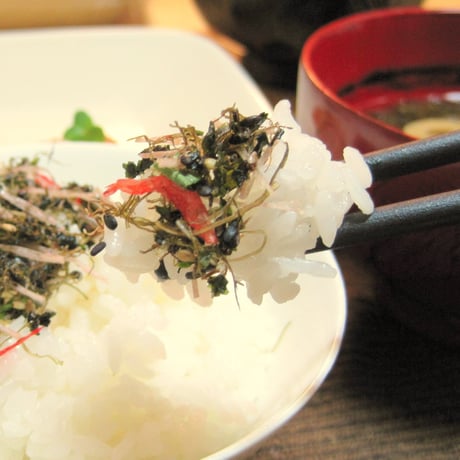 七彩昆布※昆布をベースに、いか、鱈、干しえび、わかめ、いりごま、梅ごま、あおさのり（60g）
