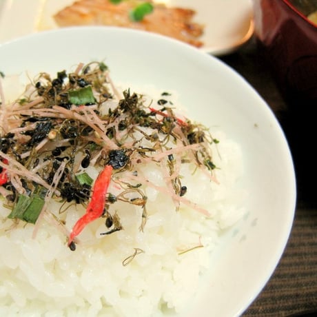 七彩昆布※昆布をベースに、いか、鱈、干しえび、わかめ、いりごま、梅ごま、あおさのり（60g）