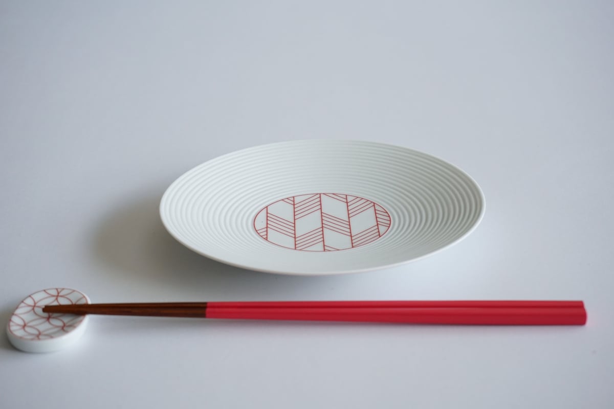 和モダン 15㎝皿 矢羽 赤 | 波佐見焼の窯元 永峰窯 公式オンライン