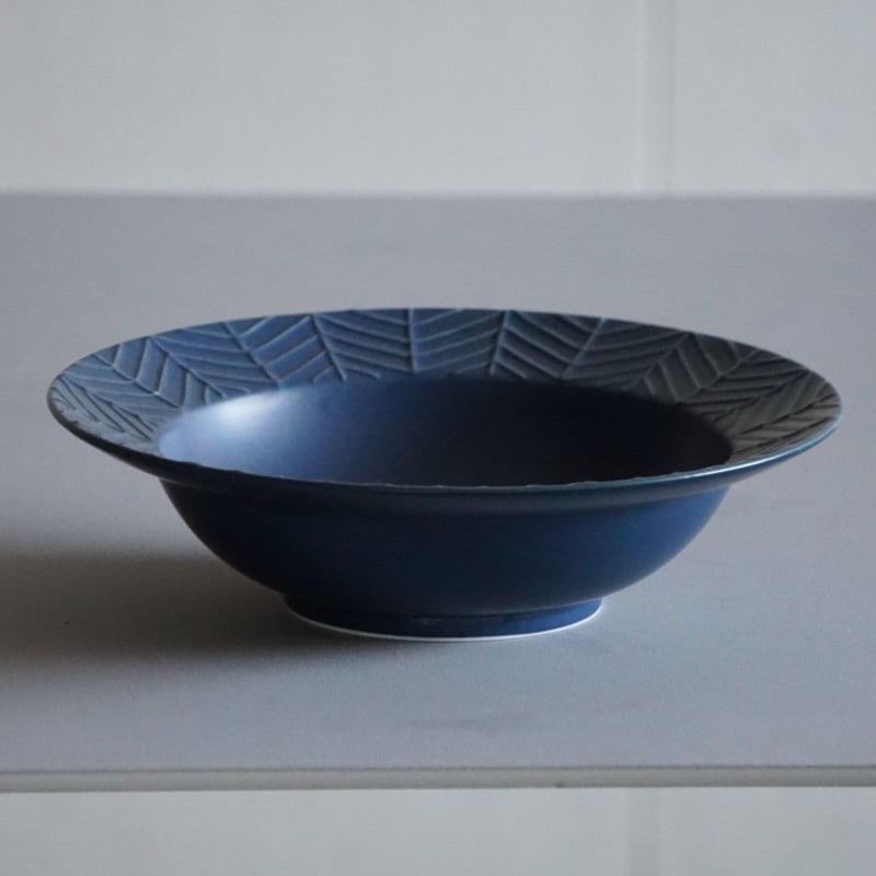 YABANE 18㎝リムボウル ネイビー | 波佐見焼の窯元 永峰窯 公式