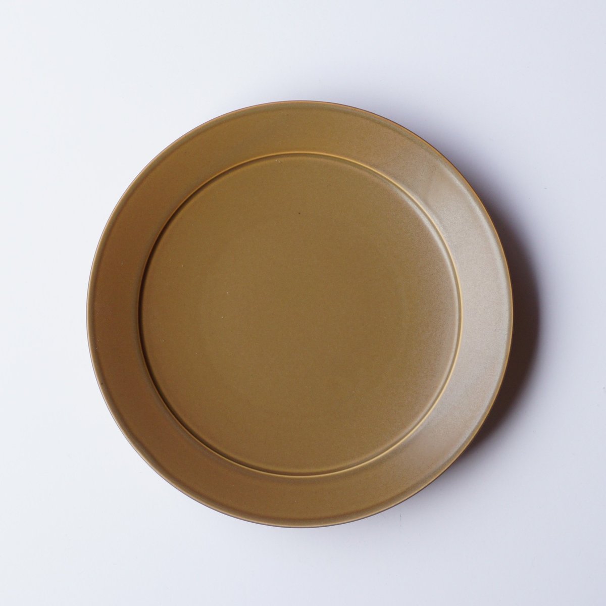20㎝リムプレート モカブラウン | 波佐見焼の窯元 永峰窯 公式