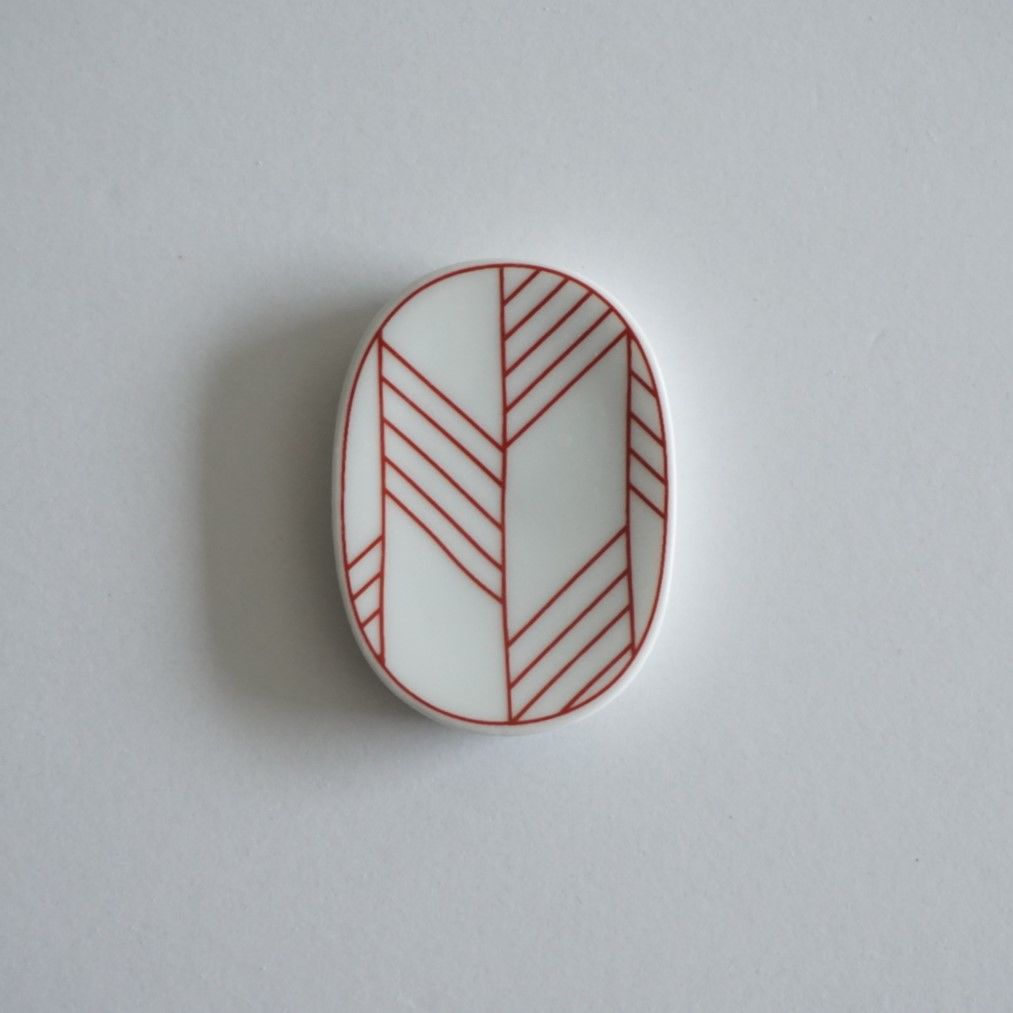 和モダン 箸置き 矢羽 赤 | 波佐見焼の窯元 永峰窯 公式オンライン