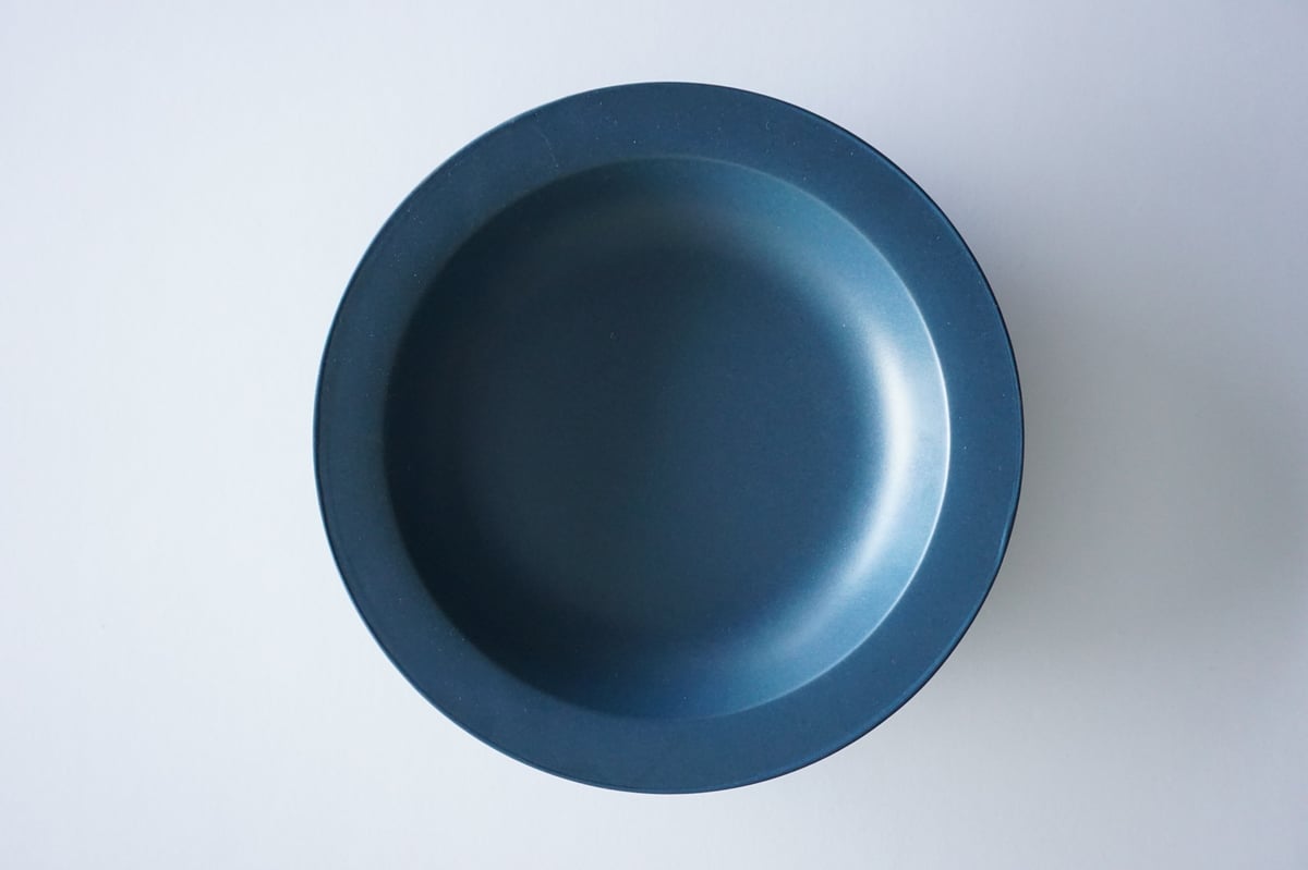 20㎝リム深皿 ネイビー | 波佐見焼の窯元 永峰窯 公式オンラインストア