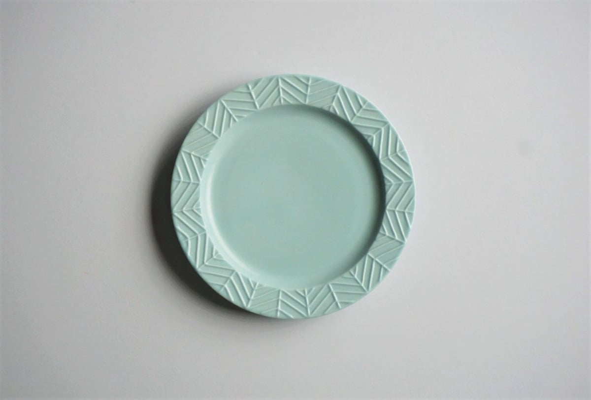 YABANE 15㎝リムプレート ミントブルー | 波佐見焼の窯元 永峰窯 公式