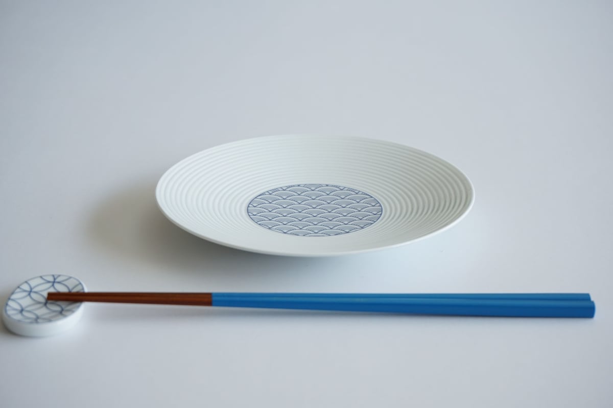 和モダン 15㎝皿 青海波 青 | 波佐見焼の窯元 永峰窯 公式オンライン