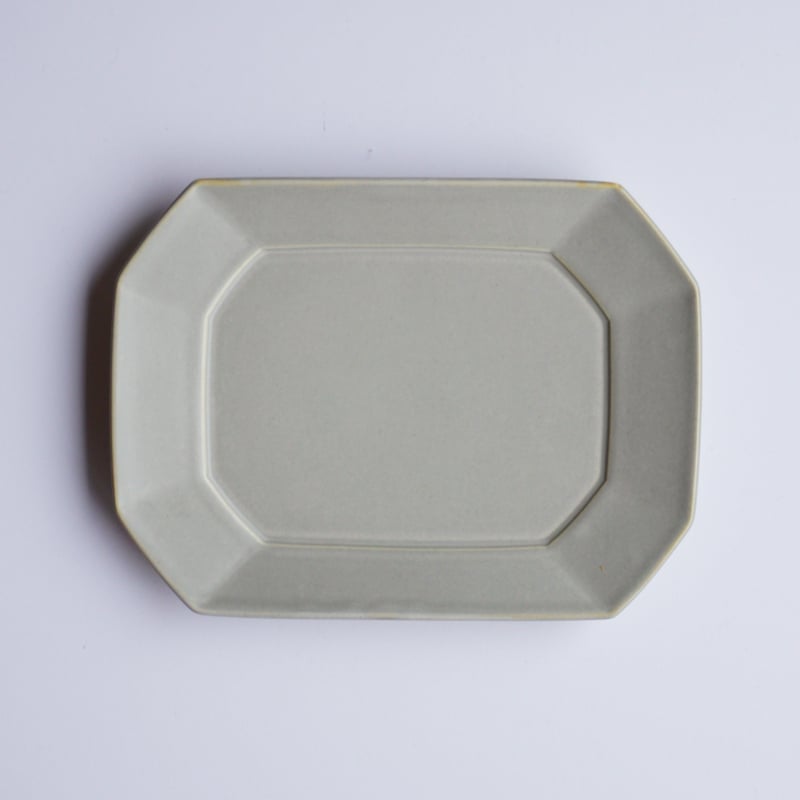  角型プレート 角プレートⅯ グレージュ | 波佐見焼の窯元 永峰窯 公式オンライン