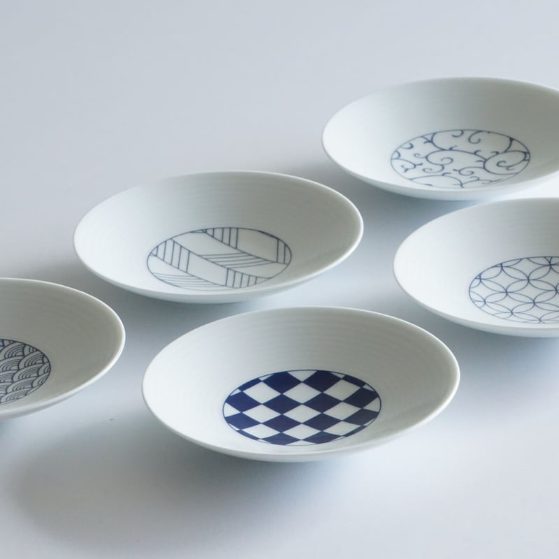 和モダン 小皿 矢羽 青 | 波佐見焼の窯元 永峰窯 公式オンラインストア