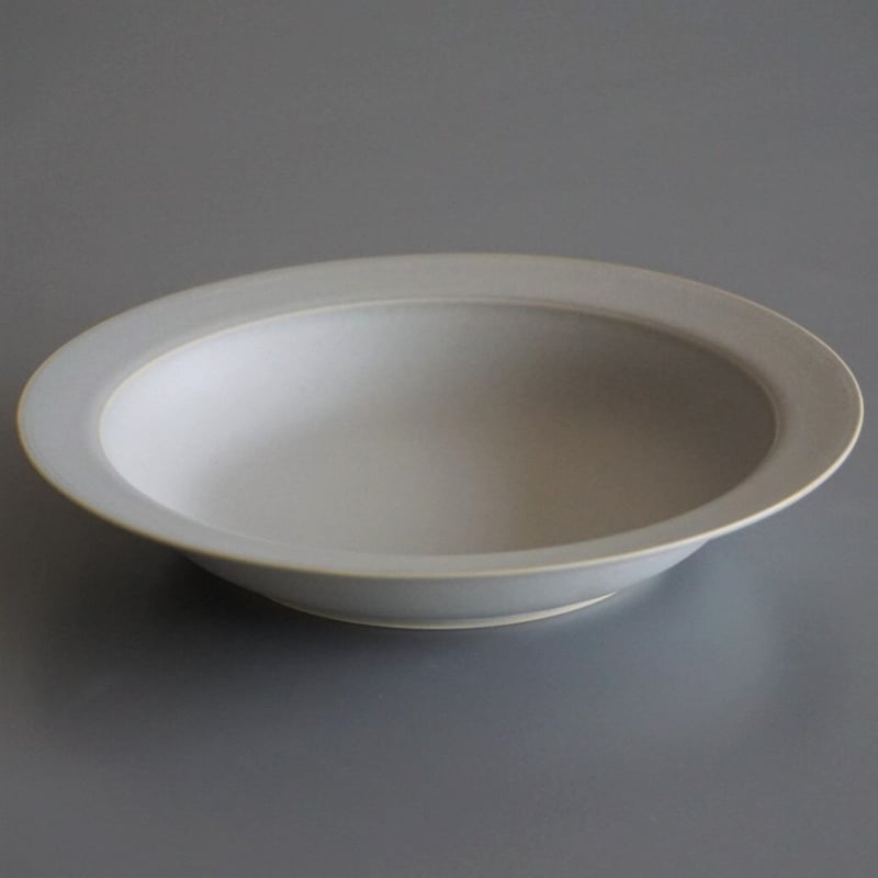 20㎝リム深皿 グレージュ | 波佐見焼の窯元 永峰窯 公式オンライン