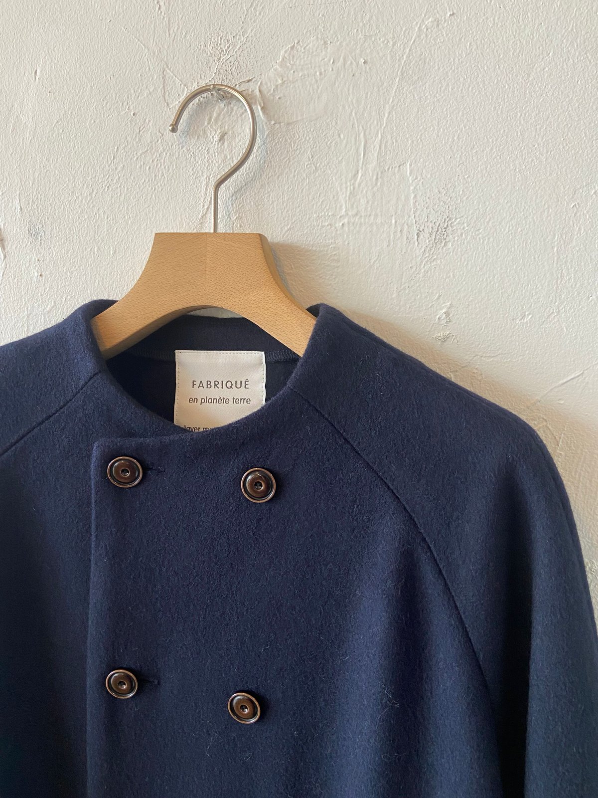 【新品】FABRIQUE en planete terreノーカラーコート women>FABRIQUE en planete terre(ファブリケアンプラネテール)