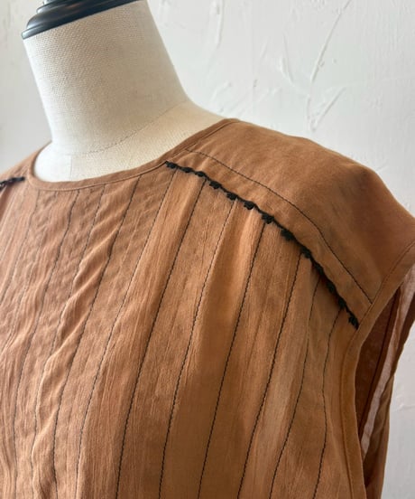 【SALE】Liyoca(リヨカ) コットンシフォン・配色ピコレース×タック ペプラムブラウス  ●送料無料●