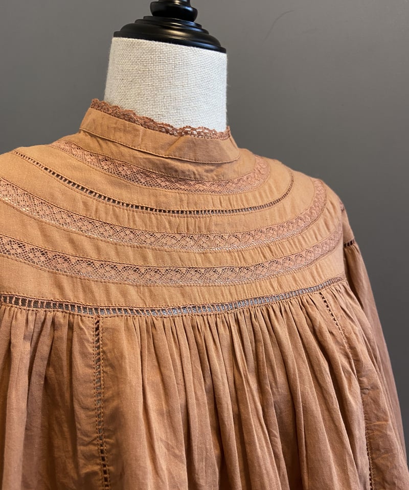 MICA&DEAL クロスタック　ブラウス ブラウン women> MICA&DEAL(マイカ＆ディール)ラウンドレースブラウス長袖