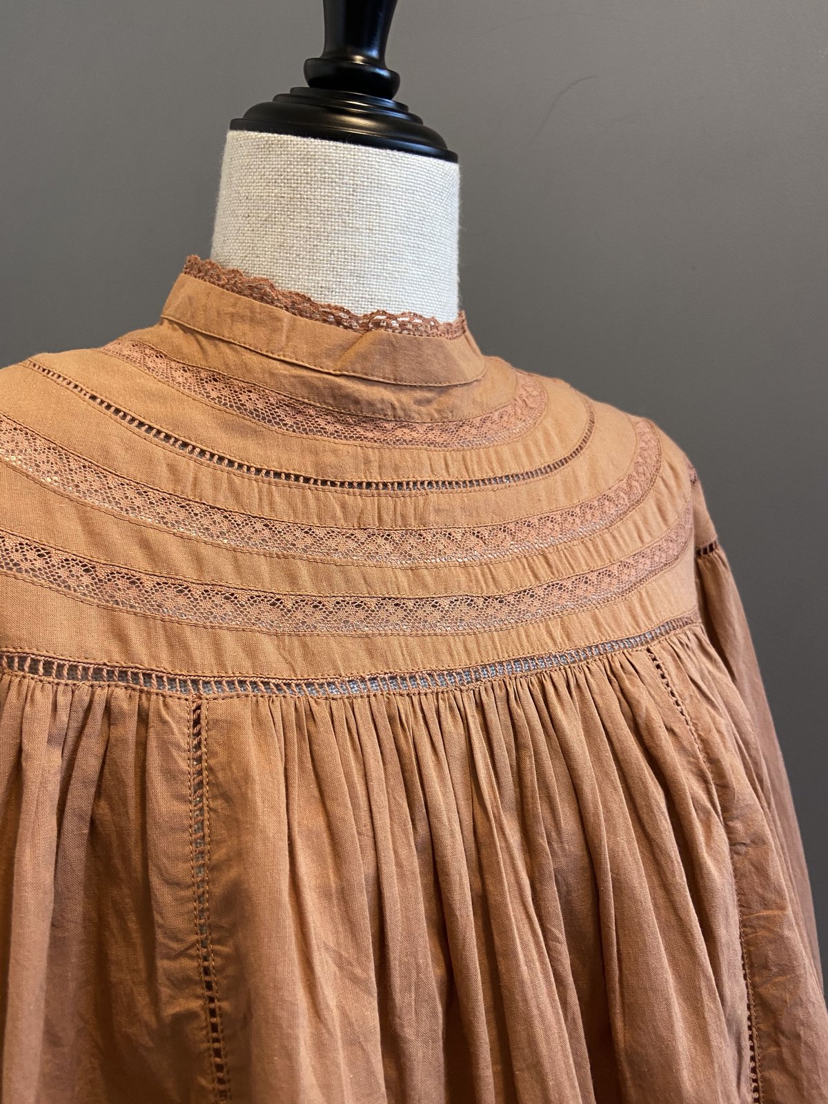 women> MICA&DEAL(マイカ＆ディール)ラウンドレースブラウス長袖