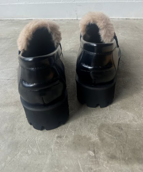 【SALE】<women>RIKARUDO（リカルド）レザー×フェイクファー トラックソールローファー ●送料無料●