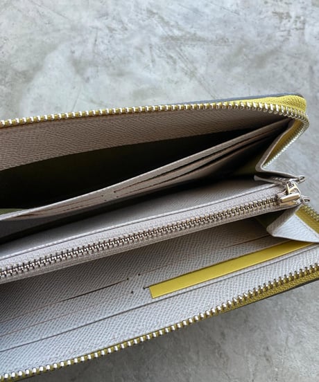 <unisex>isola（アイソラ）カーブレザー ラウンドスリム財布(3220) ●送料無料●