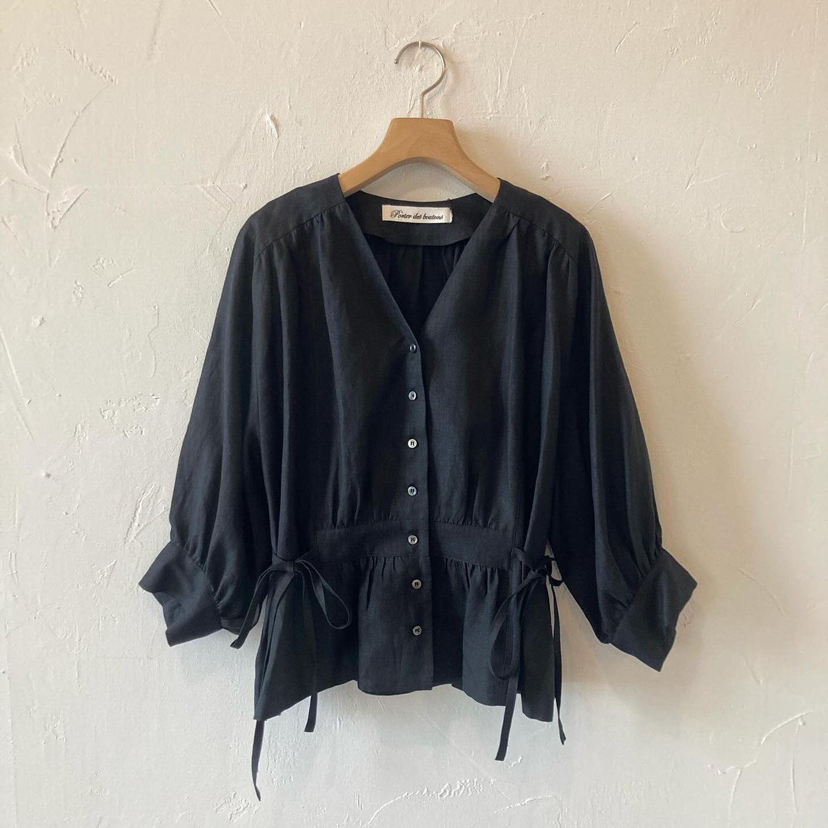 women>Porter des boutons(ポルテデブトン) リネン Vネックブラウス
