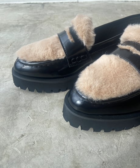 【SALE】<women>RIKARUDO（リカルド）レザー×フェイクファー トラックソールローファー ●送料無料●
