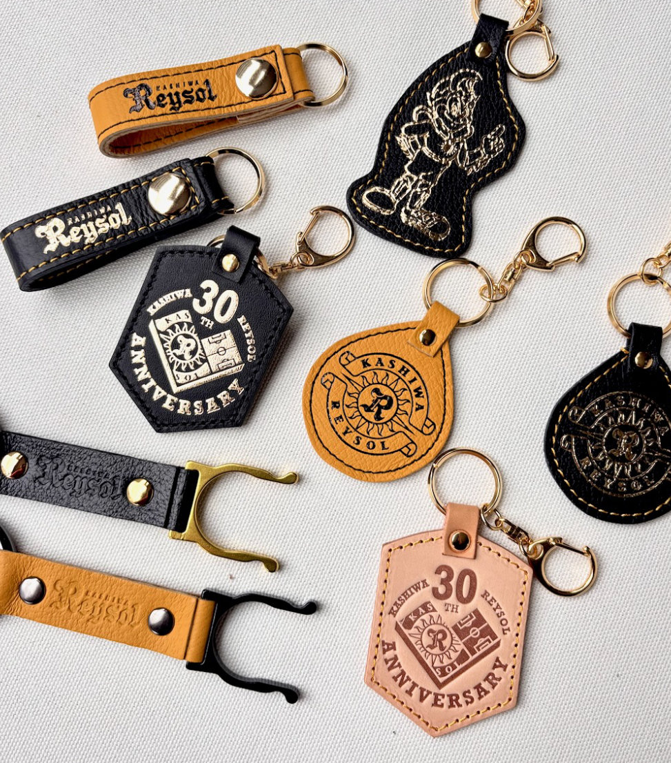 柏レイソル×柏レザー 30th記念キーホルダー | Harito by NUIZAEMON