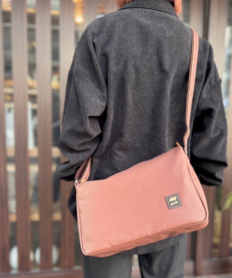 レゼール ショルダーバッグ 【ピーナッツレザー®】PVC | Harito by