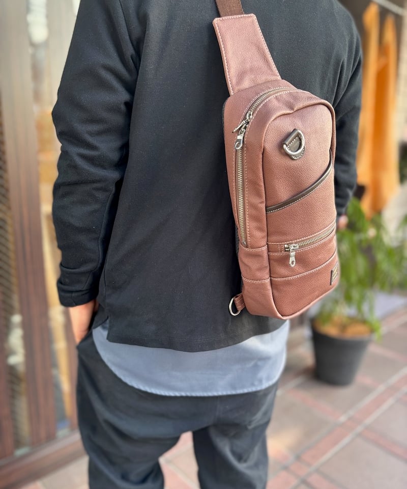 北斗ボディバッグ 【ピーナッツレザー®】（PVC） | Harito by NUIZAEMON