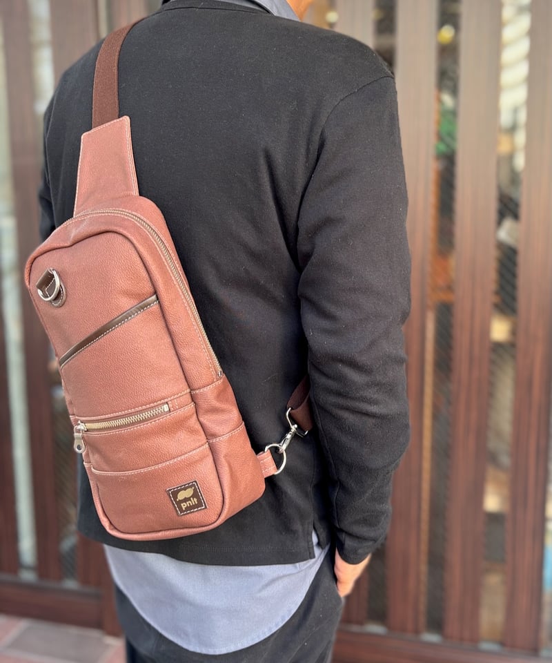 北斗ボディバッグ 【ピーナッツレザー®】（PVC） | Harito by NUIZAEMON