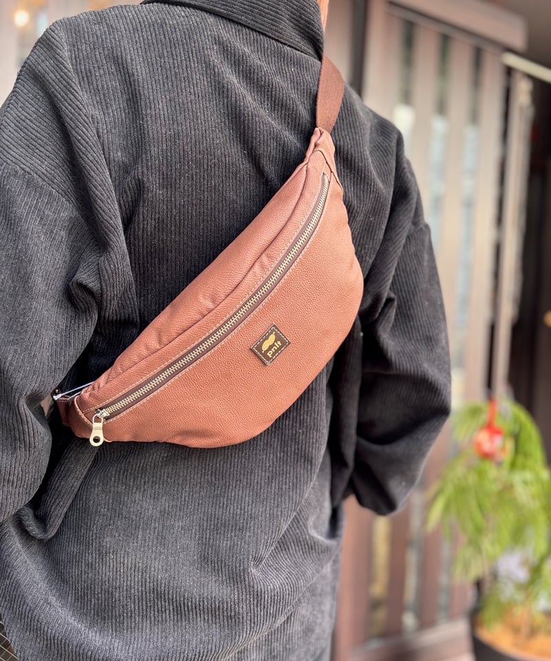 ボディバッグ/ Sling bag【PNLT®】PVC | Harito by 柏レザー