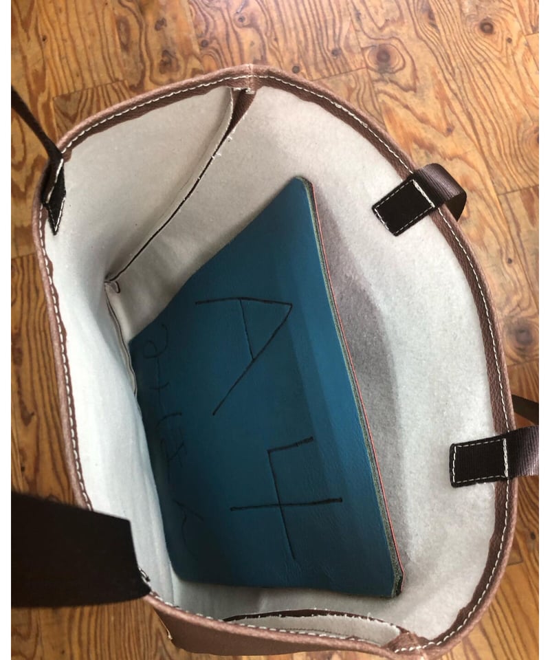縦型トートバッグ / Peanut Classic Tote【PNLT®】（PVC） | Ha