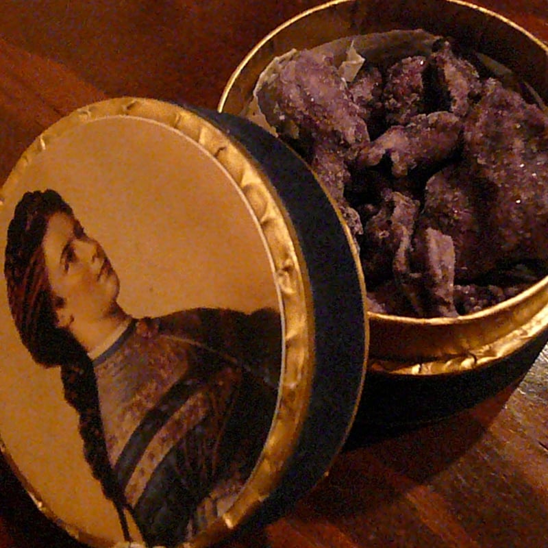 ゲルストナー スミレの花の砂糖漬け | 神戸・元町 ウィーン料理の葡萄舎