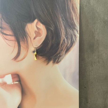 Brass twist mini  < ピアス / イヤリング >