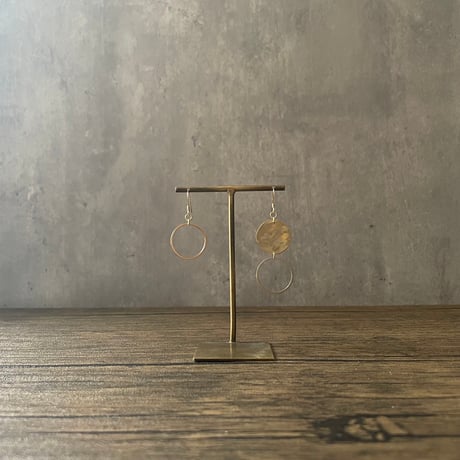Brass circle asymmetry  < ピアス / イヤリング >