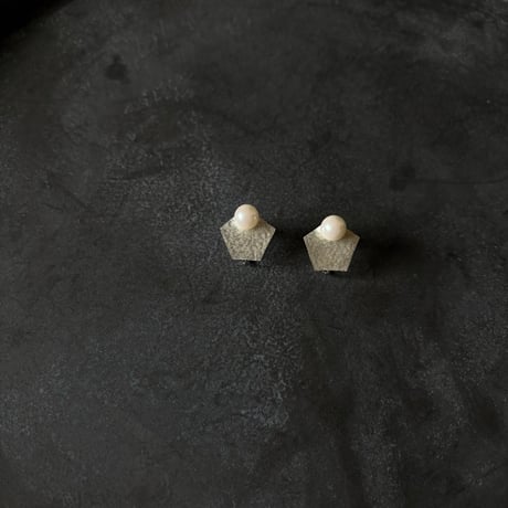 SILVER999 Pentagon パール ピアス／イヤリング