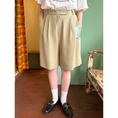 khaki shorts