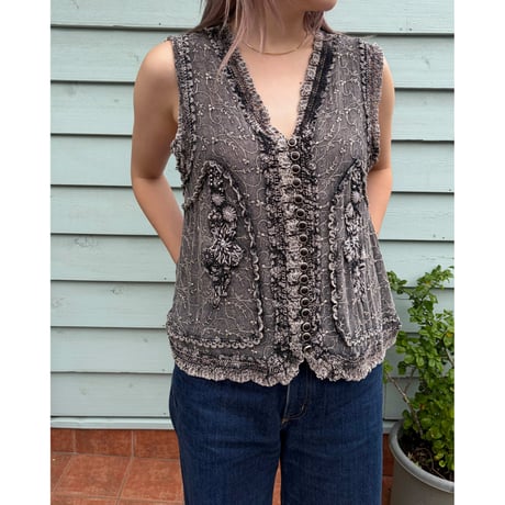 made in Italy embroidery sleeve less tops