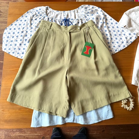 khaki shorts